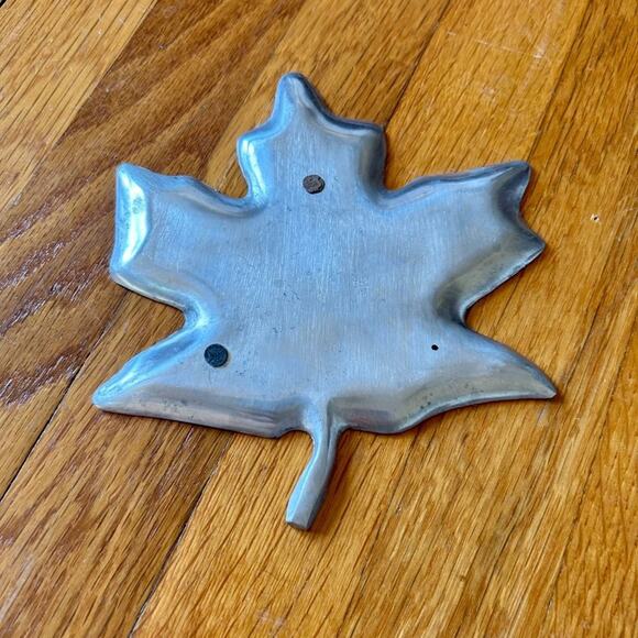 Vintage Canadian Maple Leaf Small Catch-All Trinket Dish - Picture 4 of 6